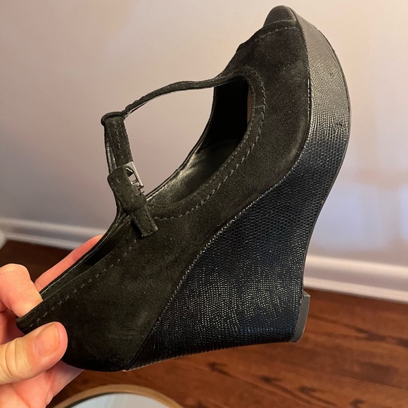 T-STRAP PEEP TOE WEDGES - Picture 9 of 9